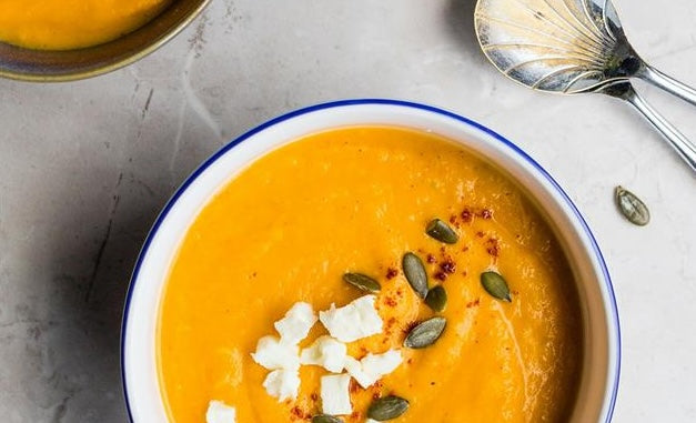 Soupe crémeuse à la courge musquée préparée avec le Salton WizNMix