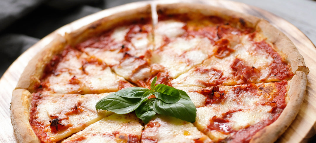 Quick and Crispy Margherita Pizza: A Delicious Dine-In Delight!